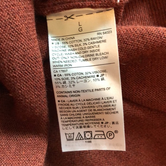 Banana Republic Men’s V-Neck sweater - Picture 3 of 3
